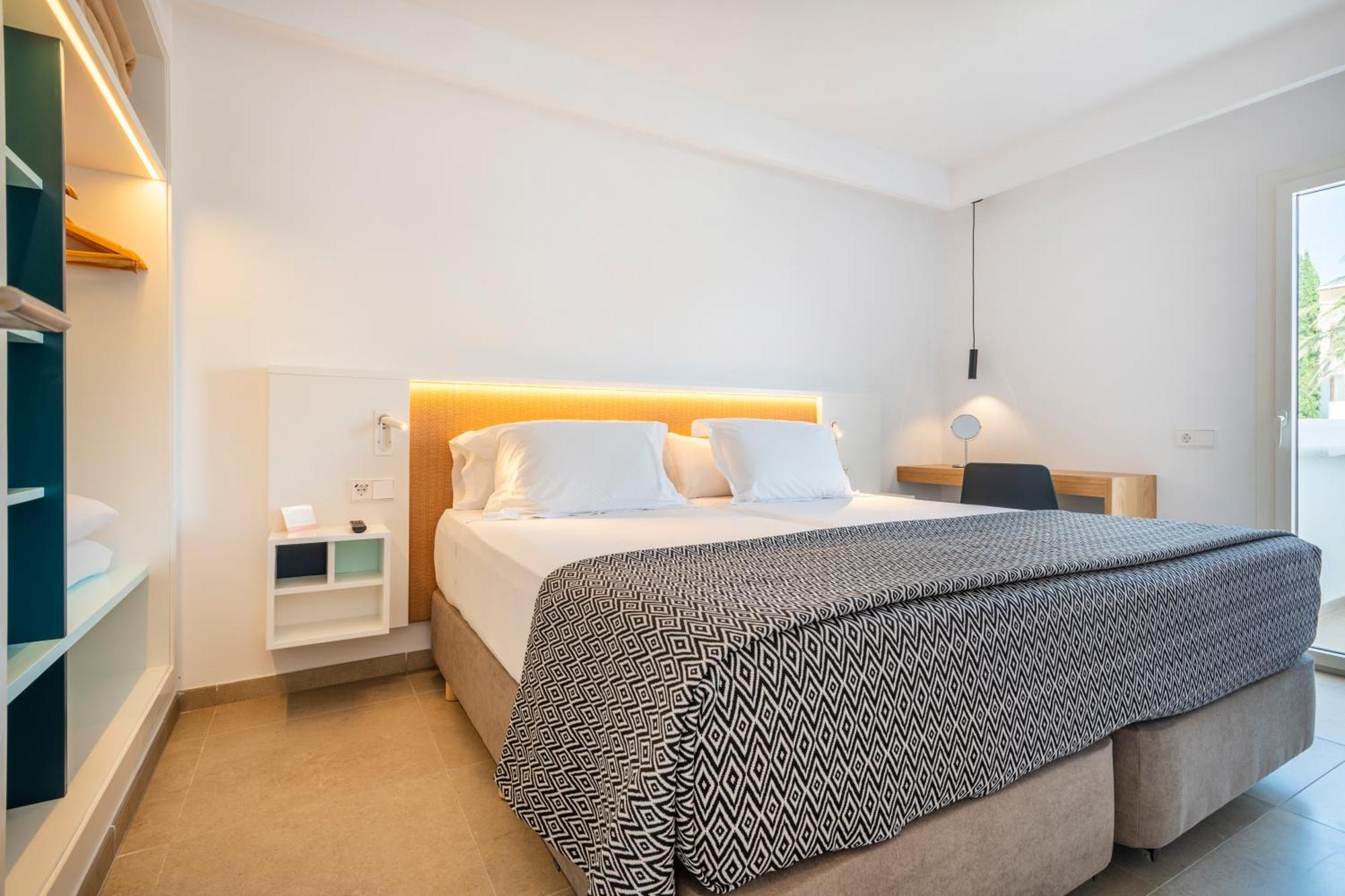 Aparthotel Inturotel Cala Azul