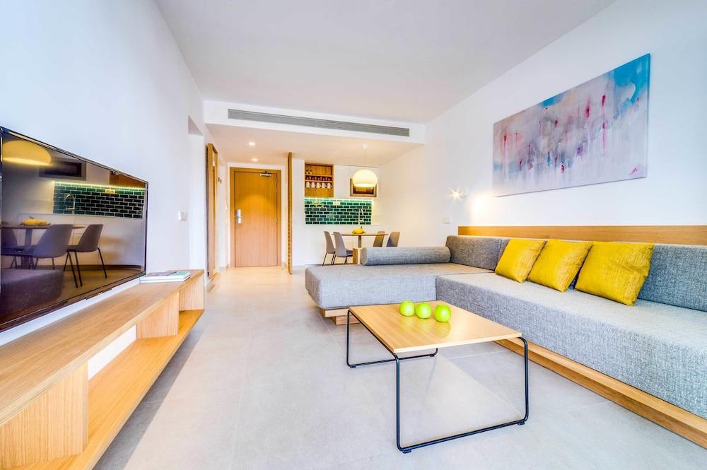 Aparthotel Inturotel Cala Azul 3*